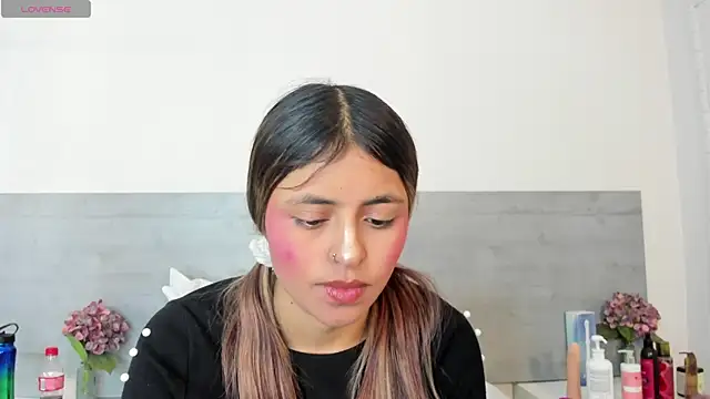 sunnyWhitee online show from 17, 4, 2026