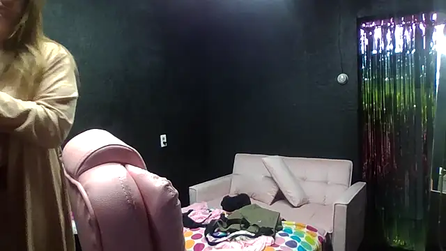 Snapshot of bigb00tycass chatting on 23, 11, 2025 bigb00tycass online show from 23, 11, 2025