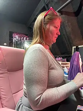 Snapshot of bigb00tycass chatting on 16, 12, 2025 bigb00tycass online show from 16, 12, 2025