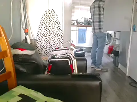 Snapshot of hefin18 chatting on 1, 2, 2025 hefin18 online show from 1, 2, 2025