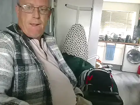 Snapshot of hefin18 chatting on 2, 2, 2025 hefin18 online show from 2, 2, 2025