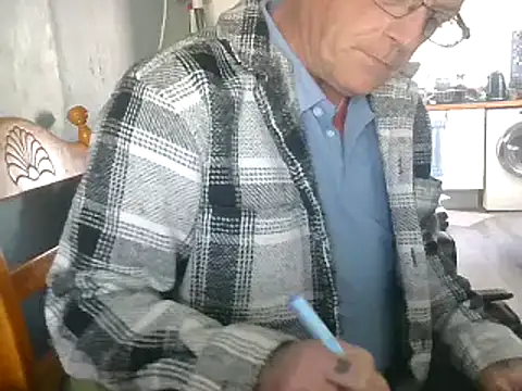 Snapshot of hefin18 chatting on 4, 2, 2025 hefin18 online show from 4, 2, 2025