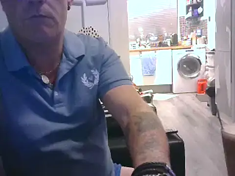 Snapshot of hefin18 chatting on 6, 2, 2025 hefin18 online show from 6, 2, 2025