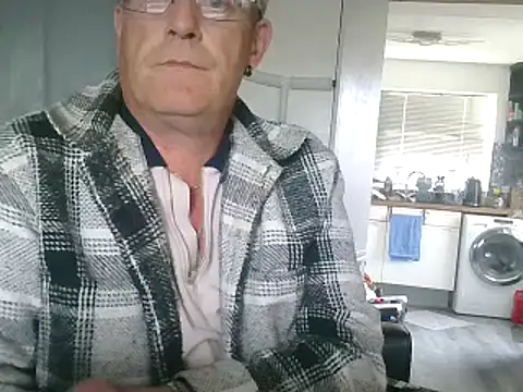 Snapshot of hefin18 chatting on 10, 2, 2025 hefin18 online show from 10, 2, 2025