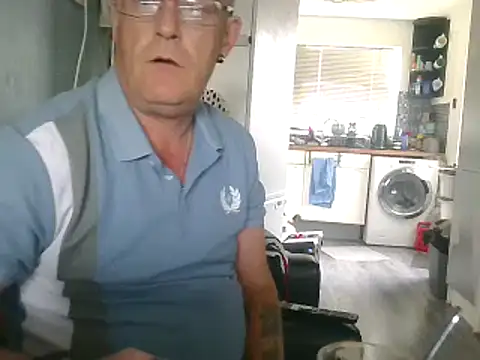 Snapshot of hefin18 chatting on 15, 2, 2025 hefin18 online show from 15, 2, 2025