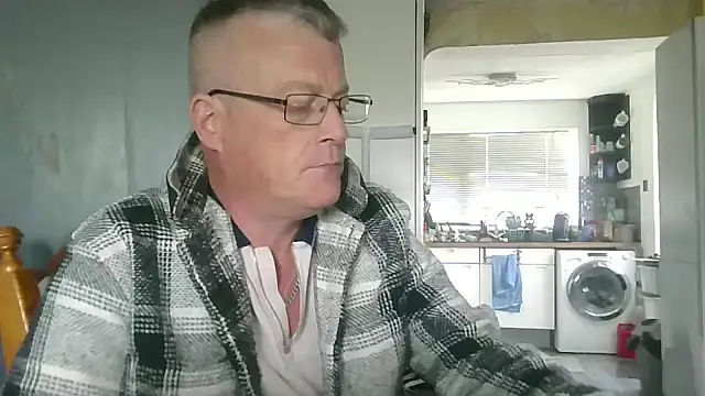 Snapshot of hefin18 chatting on 17, 2, 2025 hefin18 online show from 17, 2, 2025