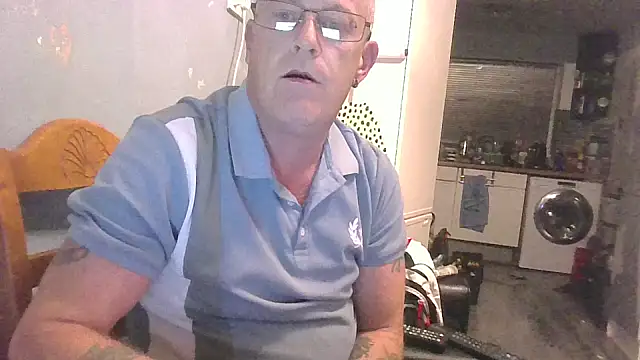 Snapshot of hefin18 chatting on 19, 2, 2025 hefin18 online show from 19, 2, 2025