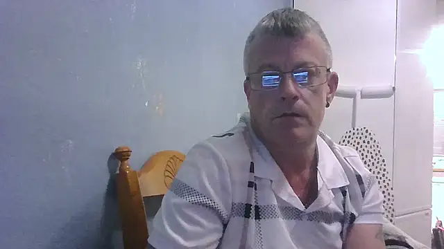 Snapshot of hefin18 chatting on 5, 3, 2025 hefin18 online show from 5, 3, 2025