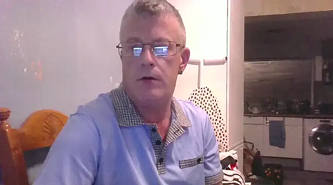 Snapshot of hefin18 chatting on 6, 3, 2025 hefin18 online show from 6, 3, 2025