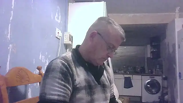 Snapshot of hefin18 chatting on 3, 12, 2025 hefin18 online show from 3, 12, 2025