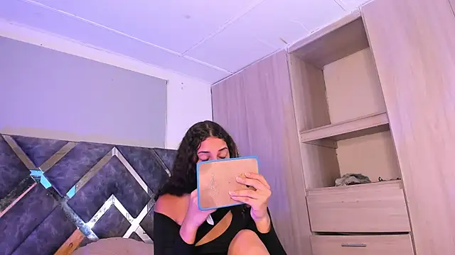 Snapshot of candice777 chatting on 24, 10, 2025 candice777 online show from 24, 10, 2025