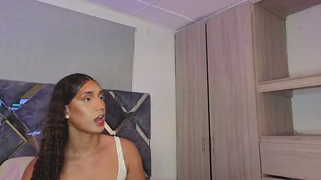 Snapshot of candice777 chatting on 17, 12, 2025 candice777 online show from 17, 12, 2025