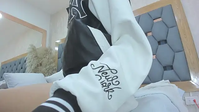 crystal sm online show from 19, 3, 2026