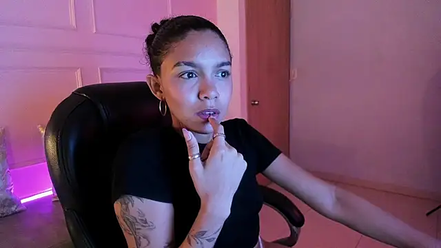 aitana kahlo online show from 2, 2, 2026