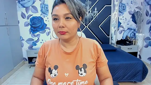 Snapshot of LatinaHoleQueen chatting on 15, 9, 2025 LatinaHoleQueen online show from 15, 9, 2025