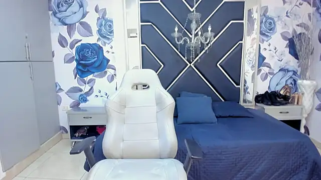 Snapshot of LatinaHoleQueen chatting on 26, 9, 2025 LatinaHoleQueen online show from 26, 9, 2025