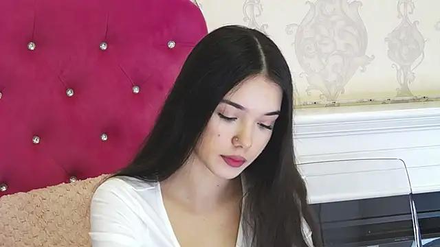 Snapshot of AlexisDevine chatting on 24, 11, 2025 AlexisDevine online show from 24, 11, 2025