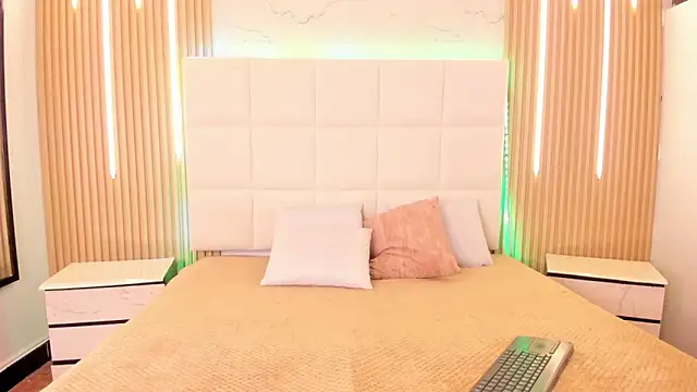 Snapshot of Elody_rousse chatting on 31, 10, 2025 Elody rousse online show from 31, 10, 2025