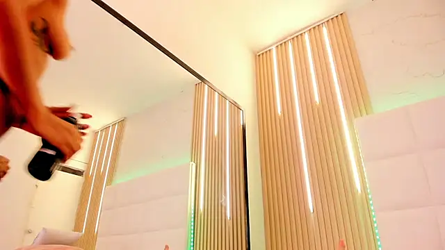 Snapshot of Elody_rousse chatting on 28, 11, 2025 Elody rousse online show from 28, 11, 2025