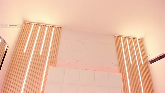 Snapshot of Elody_rousse chatting on 5, 12, 2025 Elody rousse online show from 5, 12, 2025