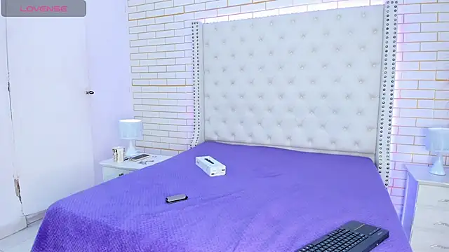 Snapshot of Elody_rousse chatting on 9, 1, 2026 Elody rousse online show from 9, 1, 2026