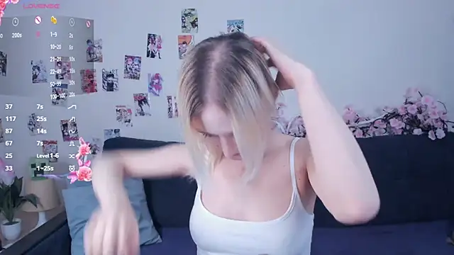 Snapshot of Megan--chan chatting on 12, 4, 2026 Megan--chan online show from 12, 4, 2026