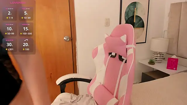 Clhoe Johnson online show from 29, 9, 2025