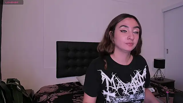 Snapshot of Alice_Dickinssonn chatting on 20, 11, 2025 Alice Dickinssonn online show from 20, 11, 2025