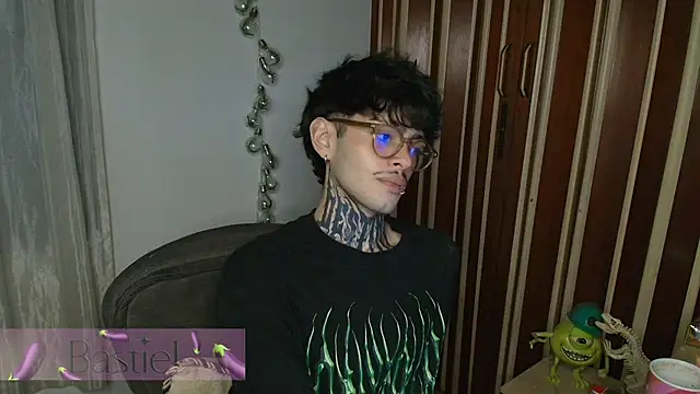 Snapshot of Mihail_leroy chatting on 26, 11, 2025 Mihail leroy online show from 26, 11, 2025