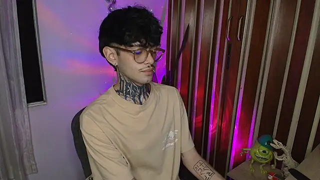 Snapshot of Mihail_leroy chatting on 27, 11, 2025 Mihail leroy online show from 27, 11, 2025