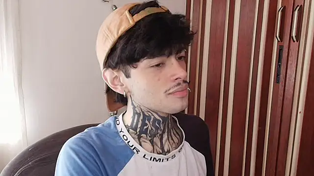 Snapshot of Mihail_leroy chatting on 17, 12, 2025 Mihail leroy online show from 17, 12, 2025