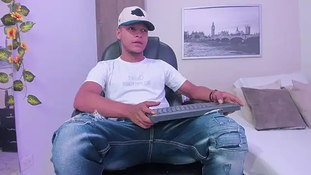 Snapshot of Ricky_Owens1 chatting on 4, 11, 2025 Ricky Owens1 online show from 4, 11, 2025