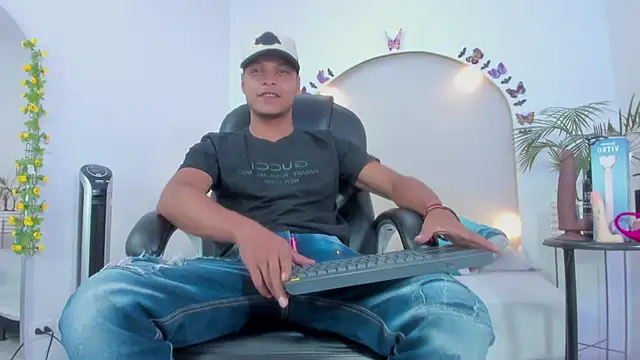 Snapshot of Ricky_Owens1 chatting on 6, 11, 2025 Ricky Owens1 online show from 6, 11, 2025