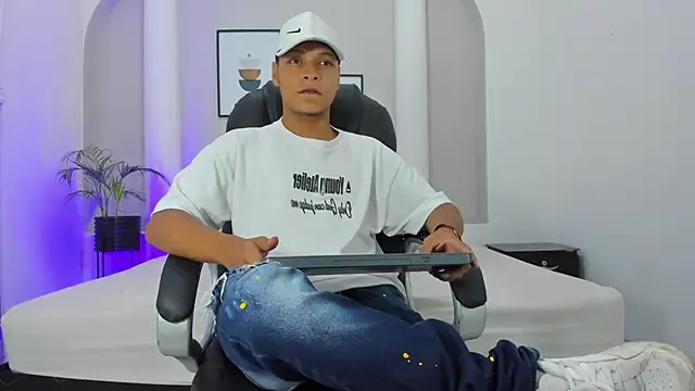 Snapshot of Ricky_Owens1 chatting on 10, 11, 2025 Ricky Owens1 online show from 10, 11, 2025