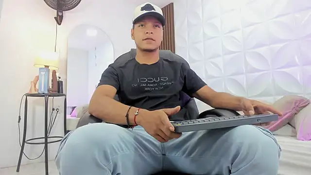 Snapshot of Ricky_Owens1 chatting on 23, 11, 2025 Ricky Owens1 online show from 23, 11, 2025