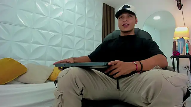 Snapshot of Ricky_Owens1 chatting on 26, 11, 2025 Ricky Owens1 online show from 26, 11, 2025