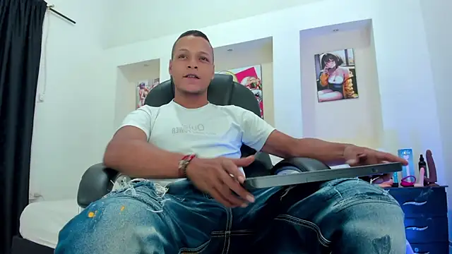 Snapshot of Ricky_Owens1 chatting on 16, 12, 2025 Ricky Owens1 online show from 16, 12, 2025