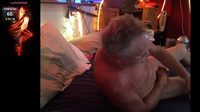 Snapshot of Pussyeat2please chatting on 9, 6, 2026 Pussyeat2please online show from 9, 6, 2026