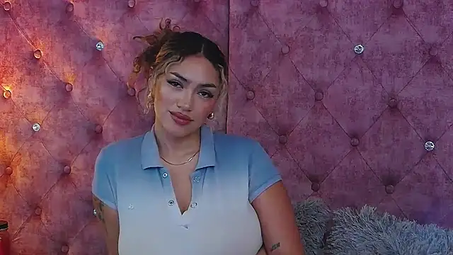 Snapshot of MaddisonBelucci chatting on 21, 11, 2025 MaddisonBelucci online show from 21, 11, 2025