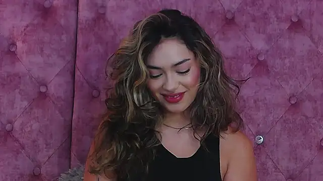 Snapshot of MaddisonBelucci chatting on 3, 12, 2025 MaddisonBelucci online show from 3, 12, 2025