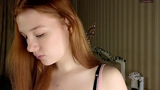 Juuulia  online show from 1, 12, 2025