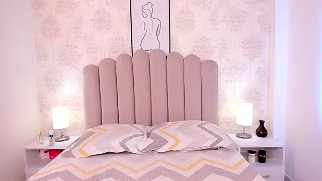 Snapshot of ShaynaHosk chatting on 14, 11, 2025 ShaynaHosk online show from 14, 11, 2025