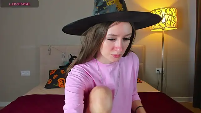 Snapshot of cutienaughtygirl chatting on 25, 10, 2025 cutienaughtygirl online show from 25, 10, 2025