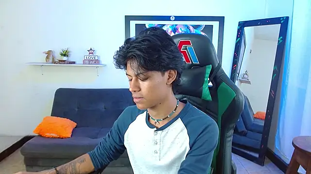 Snapshot of dreyk20 chatting on 19, 11, 2025 dreyk20 online show from 19, 11, 2025