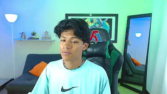 Snapshot of dreyk20 chatting on 24, 11, 2025 dreyk20 online show from 24, 11, 2025