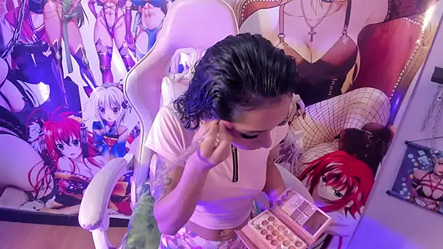 Snapshot of Kylie_Moan chatting on 10, 10, 2025 Kylie Moan online show from 10, 10, 2025