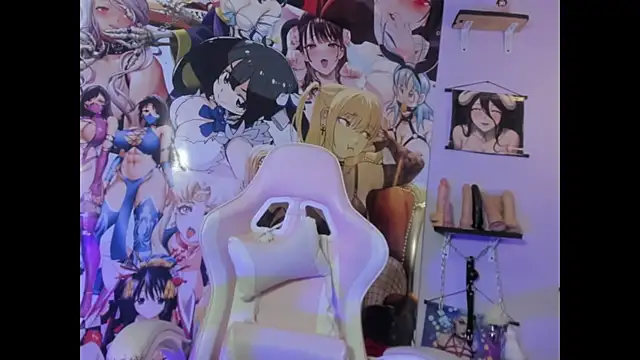 Snapshot of Kylie_Moan chatting on 12, 10, 2025 Kylie Moan online show from 12, 10, 2025