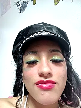 Snapshot of Kylie_Moan chatting on 1, 11, 2025 Kylie Moan online show from 1, 11, 2025