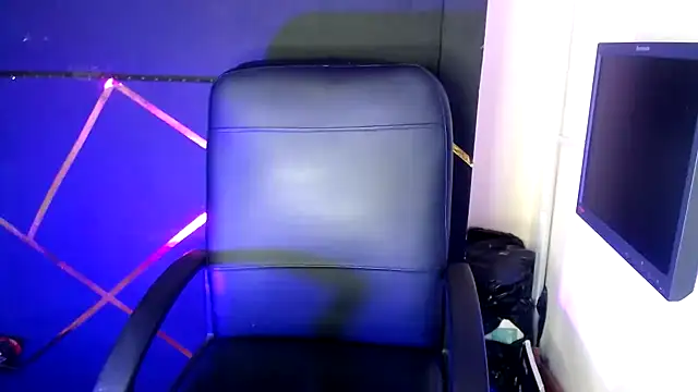 Snapshot of Kylie_Moan chatting on 2, 12, 2025 Kylie Moan online show from 2, 12, 2025