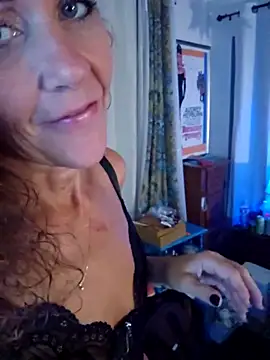 PhynneNicole online show from 6, 11, 2025